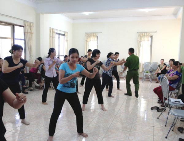 Tập huấn tự vệ cơ bản cho cán bộ, nhân viên